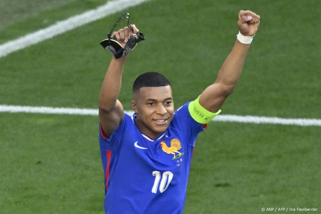 Mbappé maakt eerste doelpunt ooit op EK en nadert Platini
