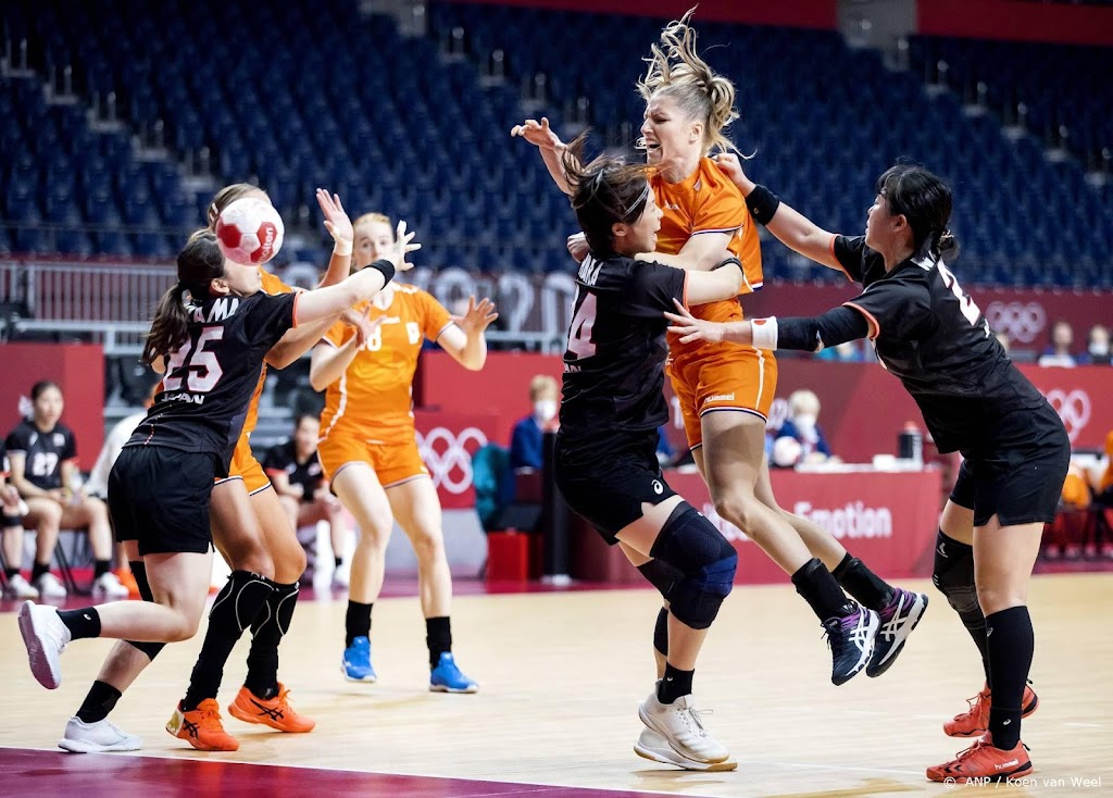 Gladde vloer gevaar voor handbalsters