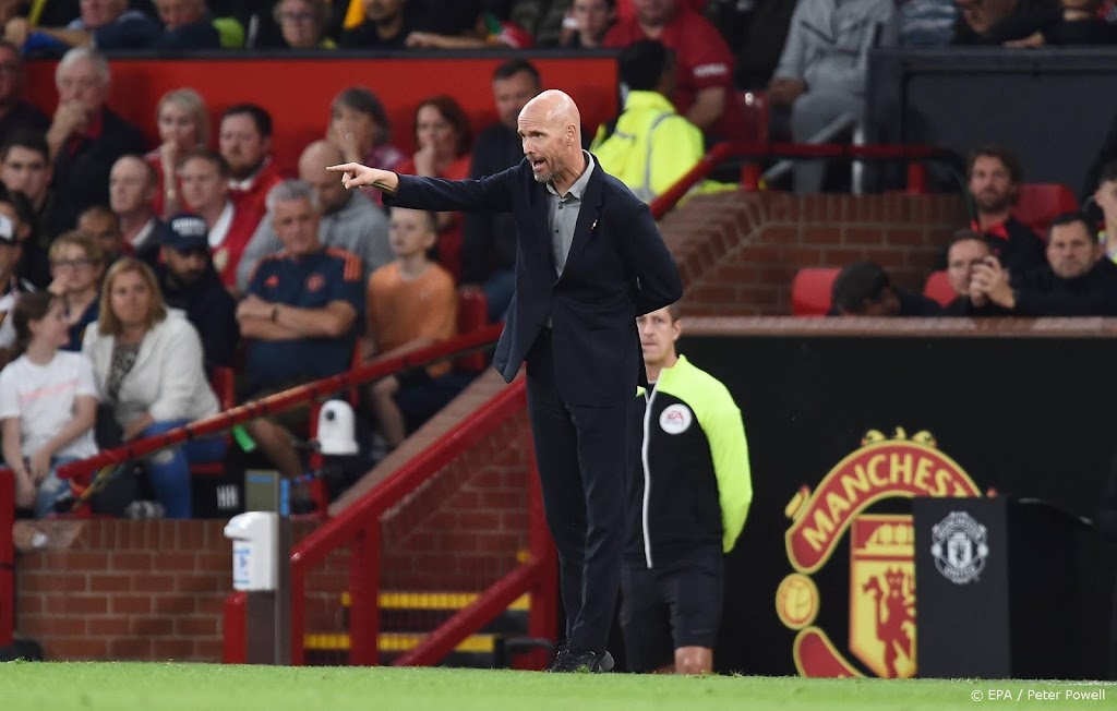 Ten Hag met Manchester United in League Cup tegen Aston Villa