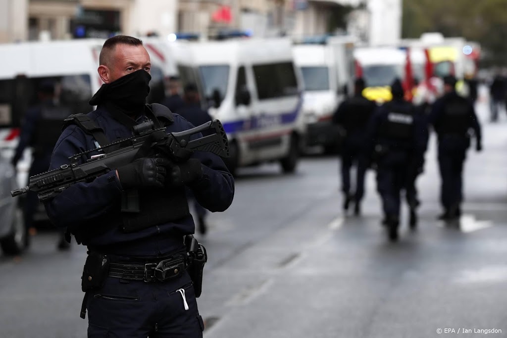 Meerdere metrostations Parijs dicht na mogelijk terreurincident