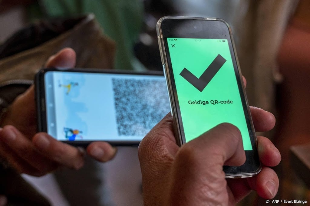 Grote drukte op coronacheck-app zorgt voor overbelasting server