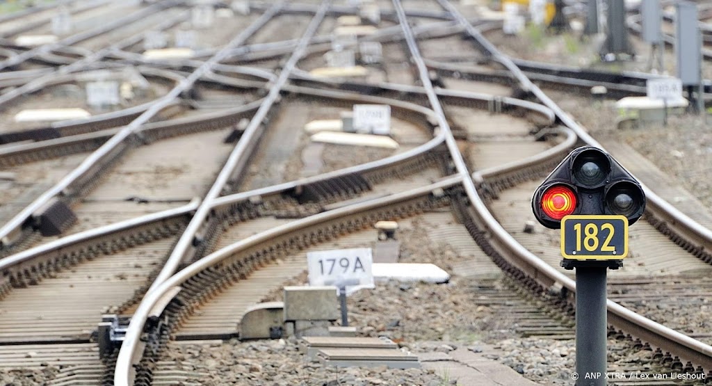 Trein met honderden passagiers ontspoord bij Weert, geen gewonden