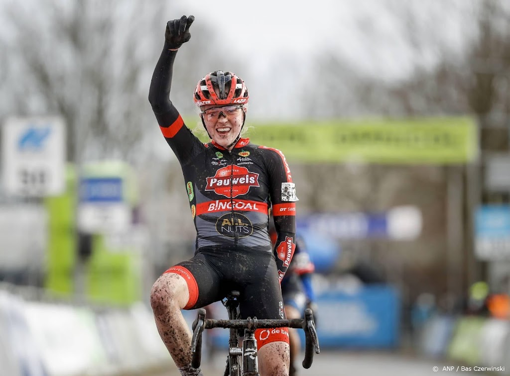 Tweede zege voor 20-jarige veldrijdster Van Empel in een week