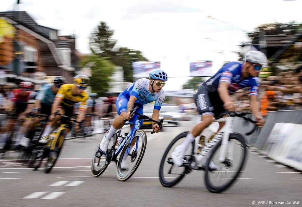 Wielrenner Groenewegen op de streep geklopt in Parijs-Chauny