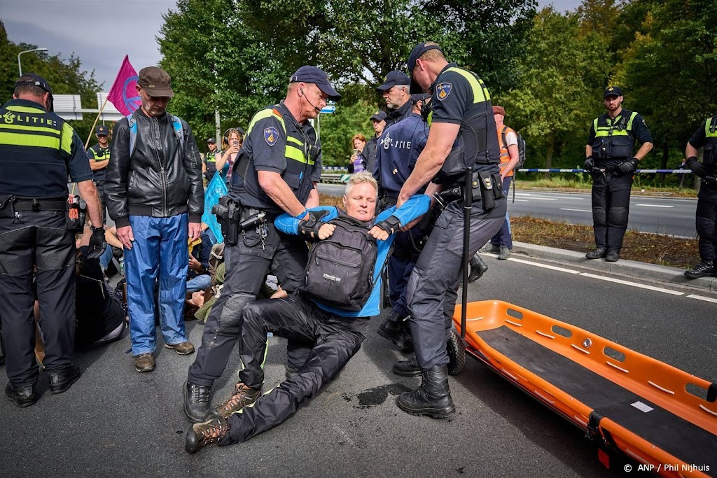 Ruim 120 klimaatactivisten aangehouden op 17e dag A12-protest