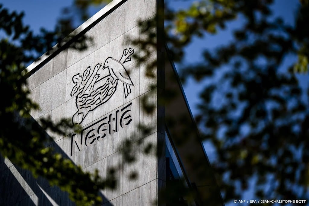 Foodwatch wil onderzoek naar Nestlé in Frankrijk om mineraalwater