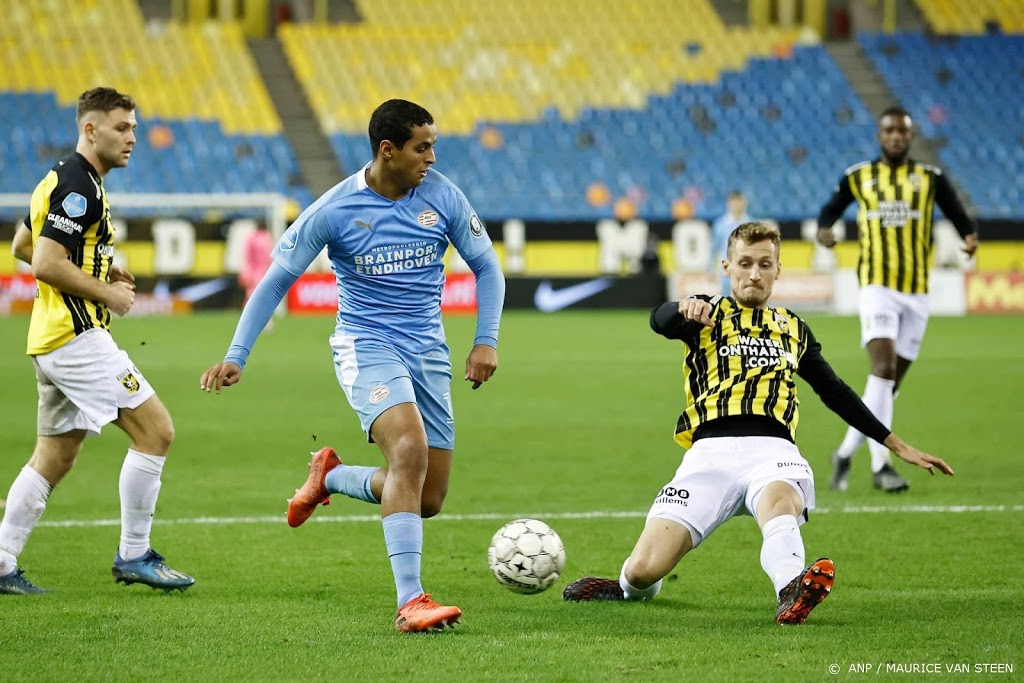 PSV verliest bij Vitesse en is koppositie kwijt