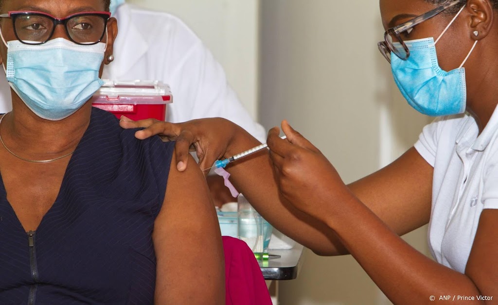 100.000 bewoners Curaçao ten minste één keer gevaccineerd