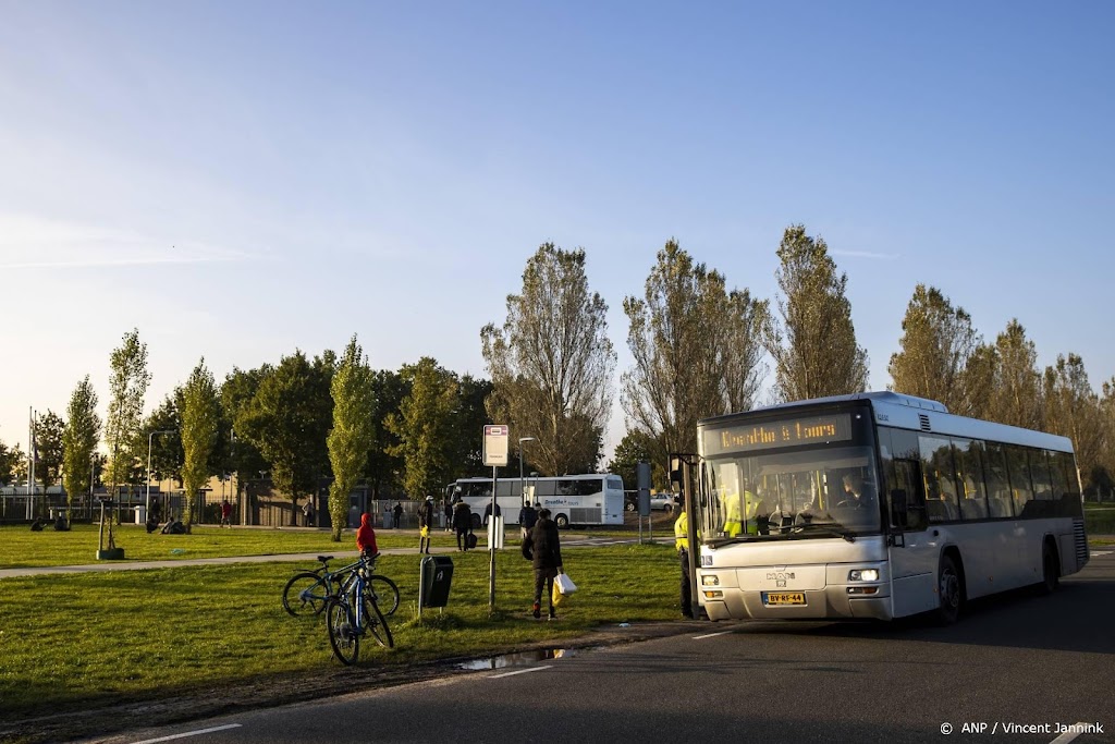 Kabinet en provincies overleggen dinsdag weer over asielzoekers