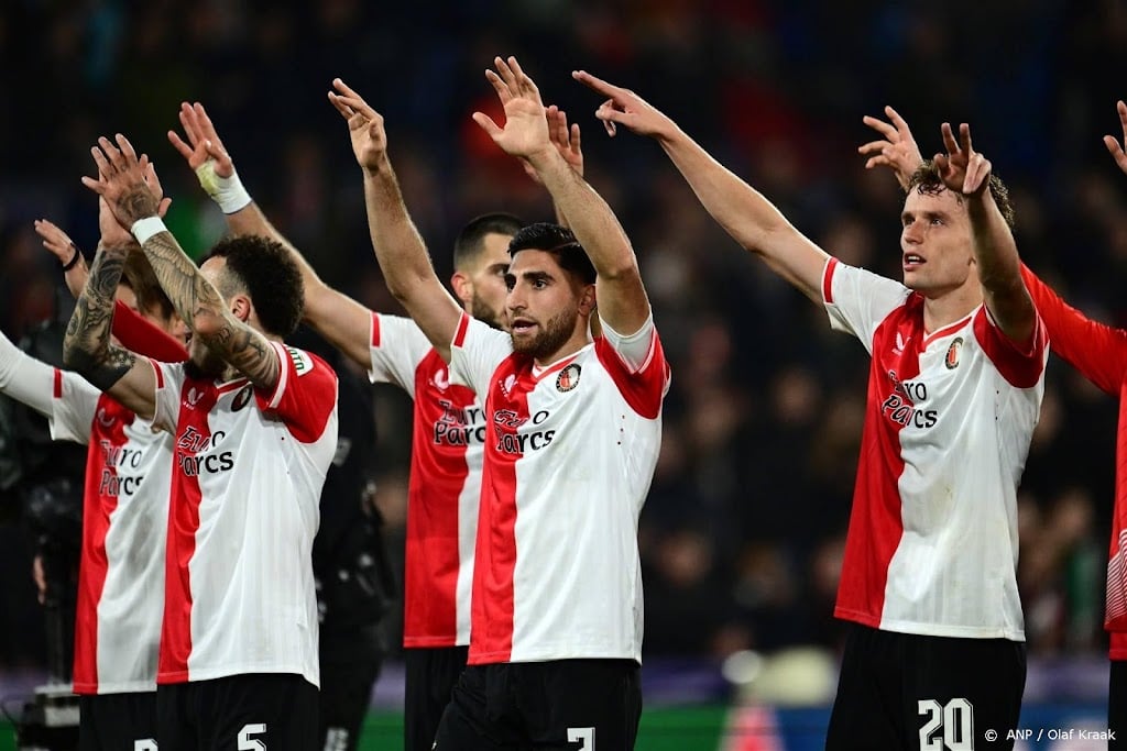 Feyenoord maakt indruk tegen Lazio in sfeervolle Kuip