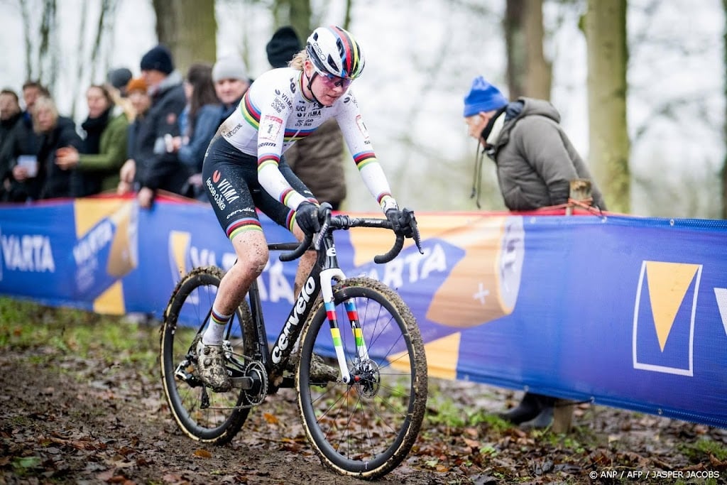 Van Empel boekt in Heerde vijftigste veldritzege van carrière