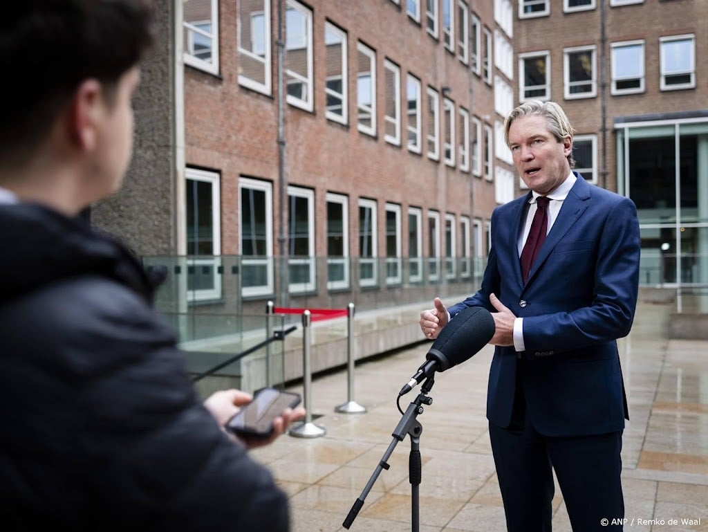 Minister in gesprek met buurlanden over vergunning voor gaswapens