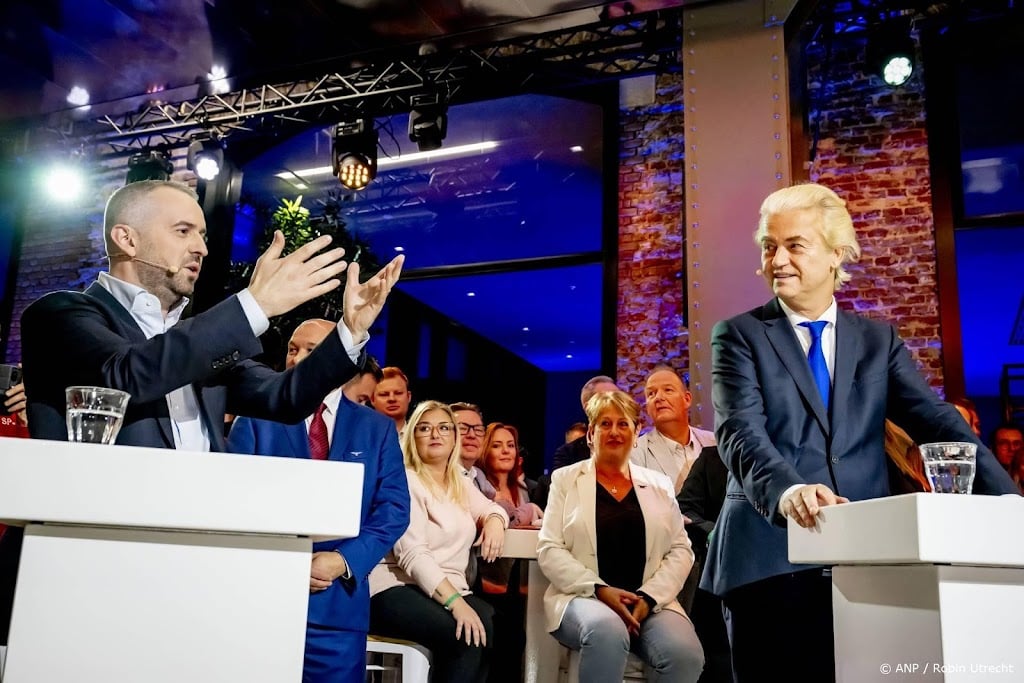 Dijk valt Wilders aan op migratie en noemt hem 'clown Bassie'