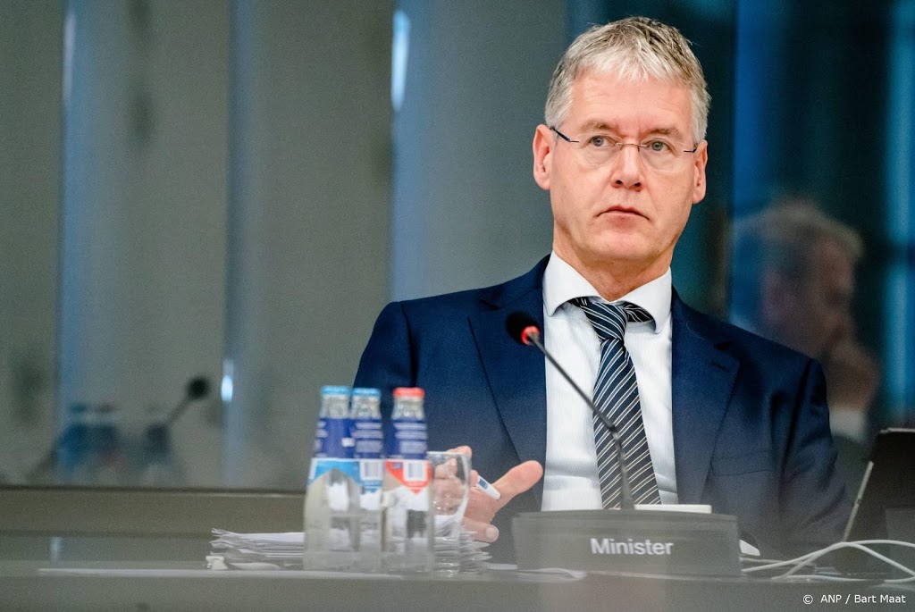 Slob wil sneltesten voor leerlingen inzetten