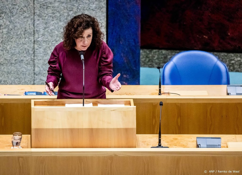 Van Engelshoven: vrouw heeft recht om veilig over straat te lopen