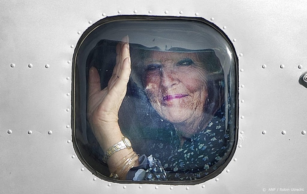 Prinses Beatrix aangekomen op Curaçao