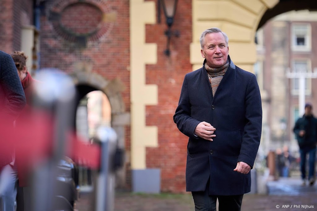 Van der Burg: druk groeit op Italië om asielzoeker te registreren