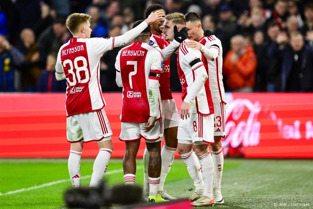 Ajax vindt na ruime zege op Vitesse aansluiting met subtop