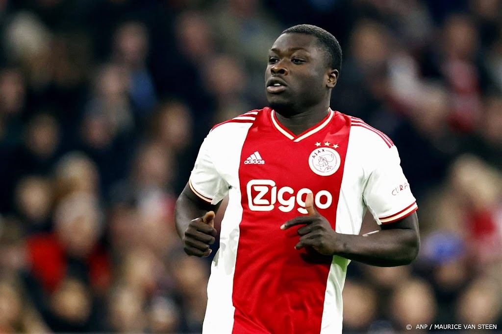 Ajax start met Bergwijn, Rensch en Brobbey tegen FC Volendam