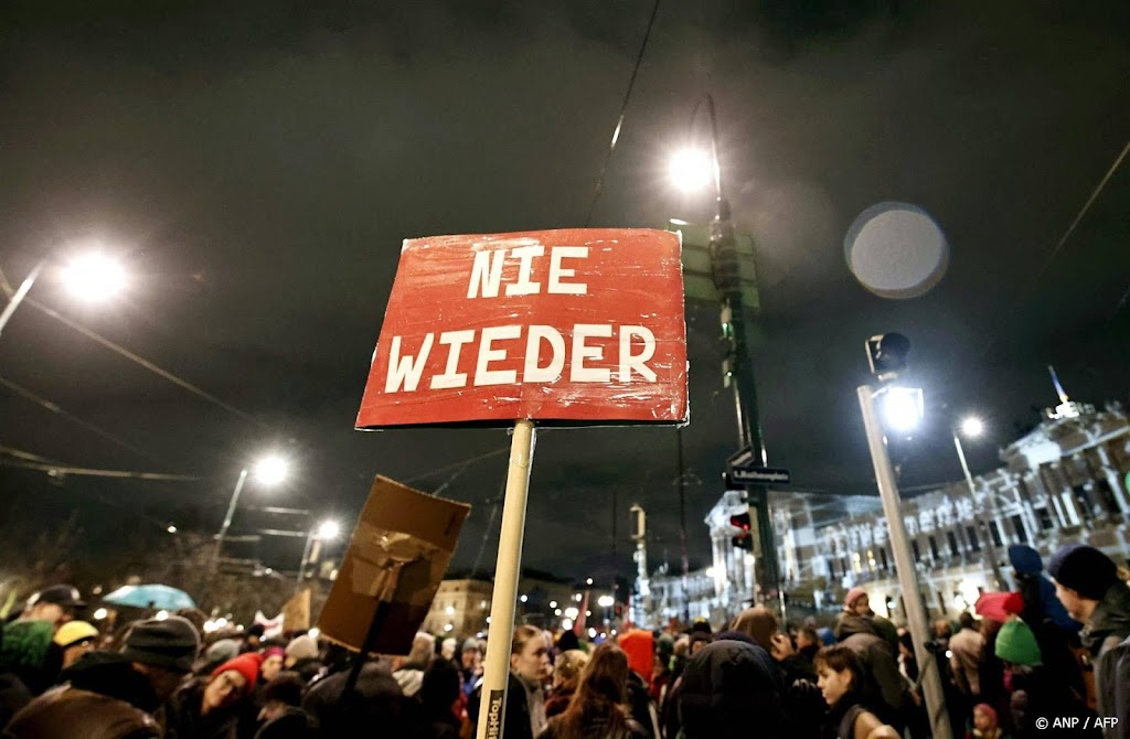 Nu ook tienduizenden Oostenrijkers straat op tegen extreemrechts