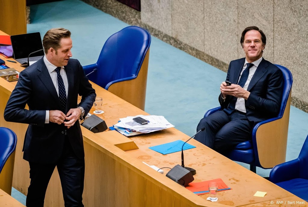 Vertrouwen in coronabeleid daalt, naleving nog wel hoog
