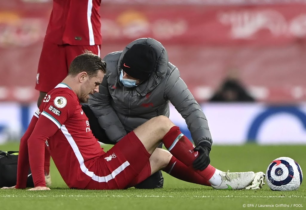 Liverpool-aanvoerder Henderson met succes geopereerd