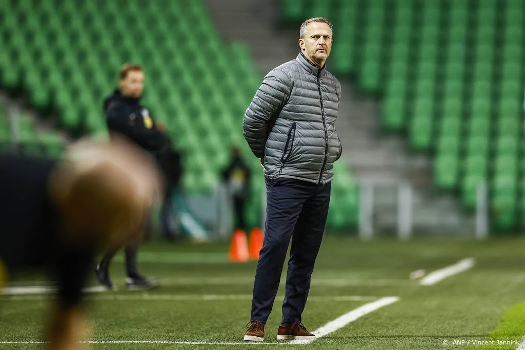 Noor Thorstvedt redt Racing Genk en trainer Van den Brom