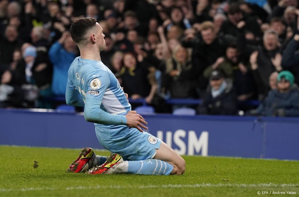 Aanvaller Foden helpt koploper Manchester City aan overwinning