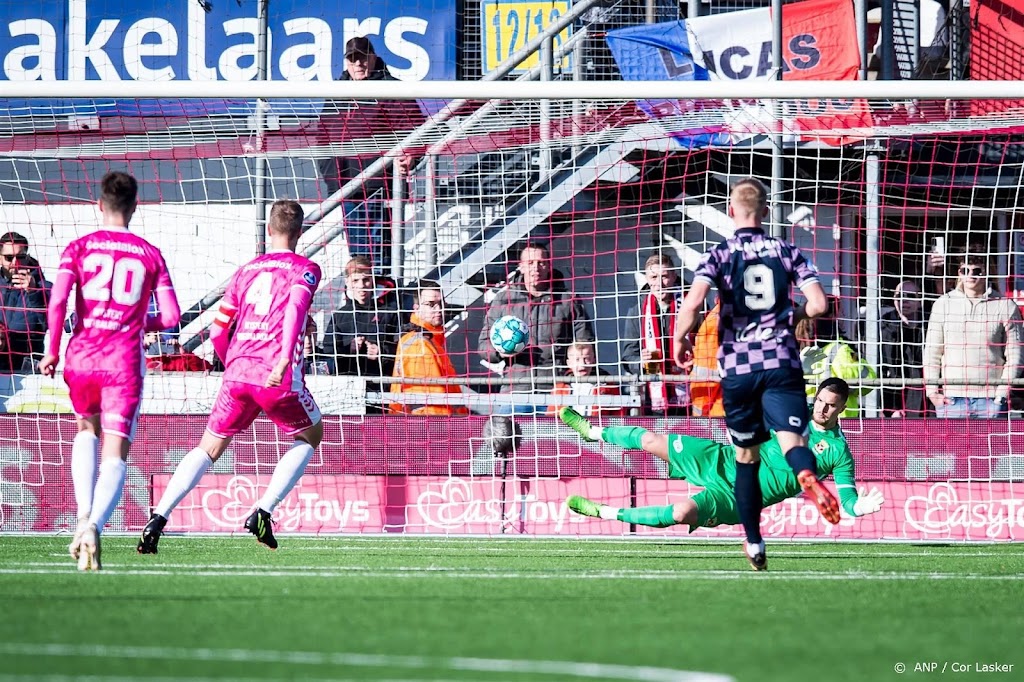 FC Emmen speelt dankzij late treffer thuis gelijk tegen Go Ahead