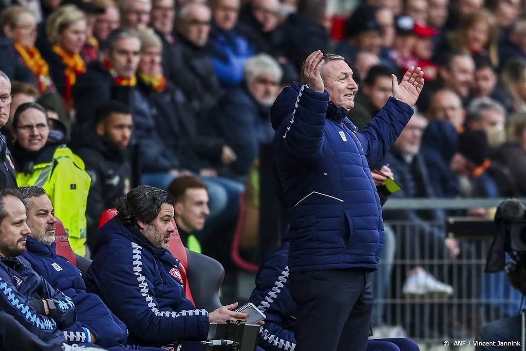 Twente-trainer Jans na nederlaag bij PSV kritisch op spelers