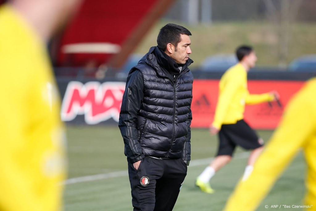 Trainer Van Bronckhorst hervat volgende week training in China