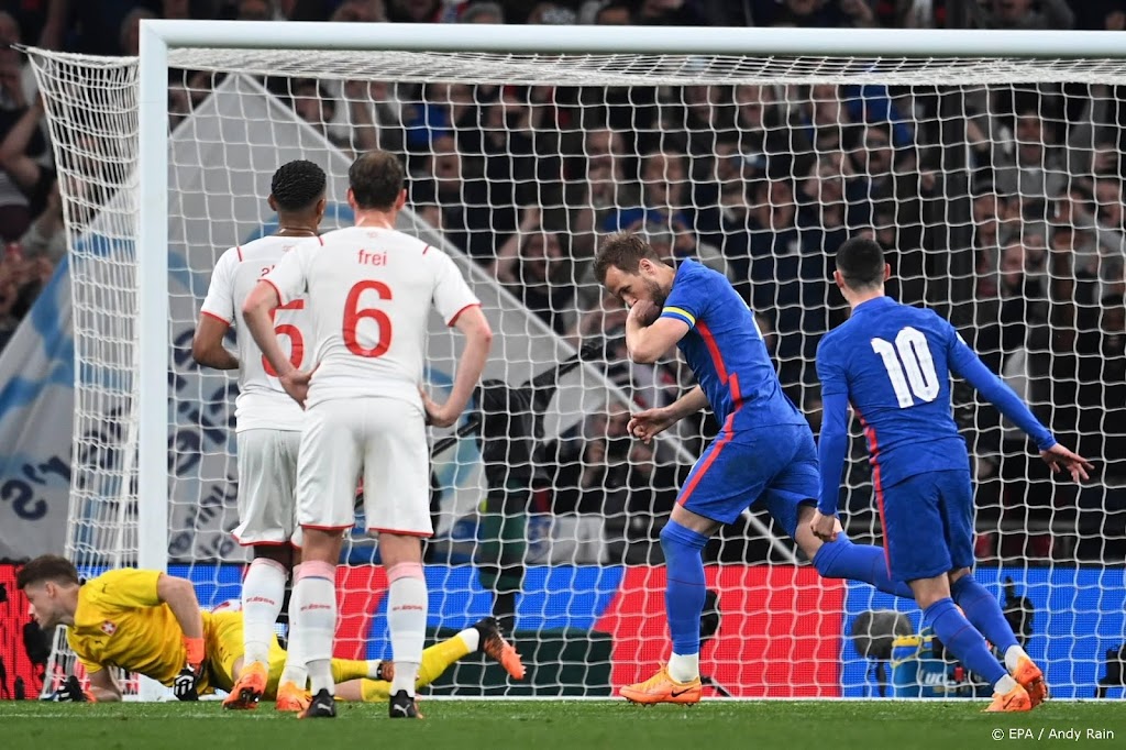 Strafschop Kane helpt Engeland aan zege op Zwitserland