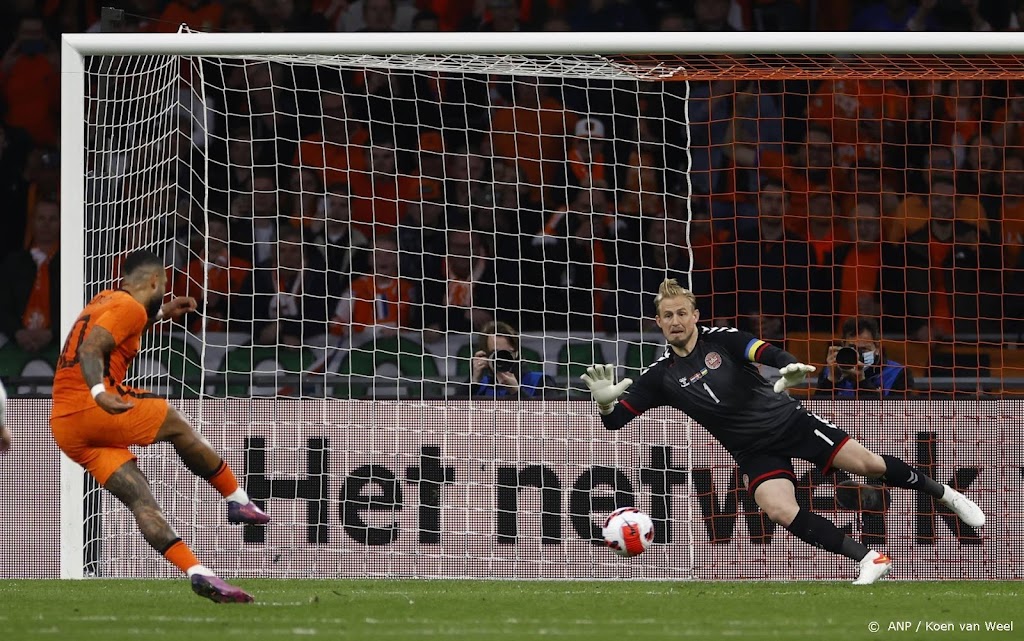 Oranje begint aanloop naar WK met oefenzege (4-2) op Denen