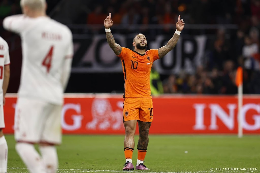 Depay heeft nog één treffer nodig om Kluivert te achterhalen