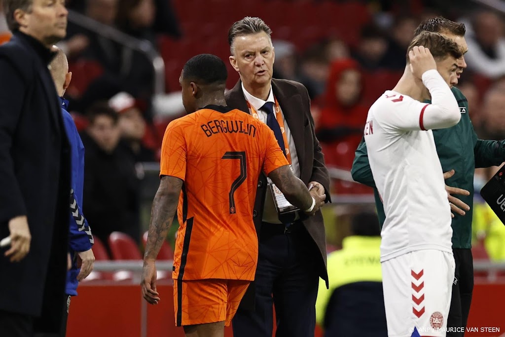 Van Gaal vond eerste helft 'top' maar 'verval te groot'
