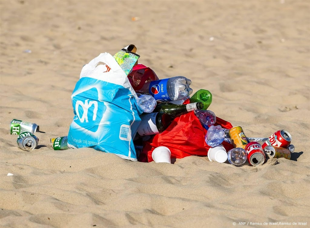 Vrijwilligers ontdoen stranden van 5500 kilo afval