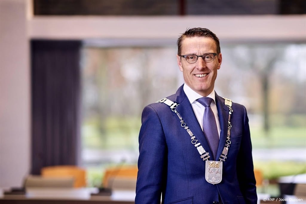 Burgemeester van Tiel stapt per direct op