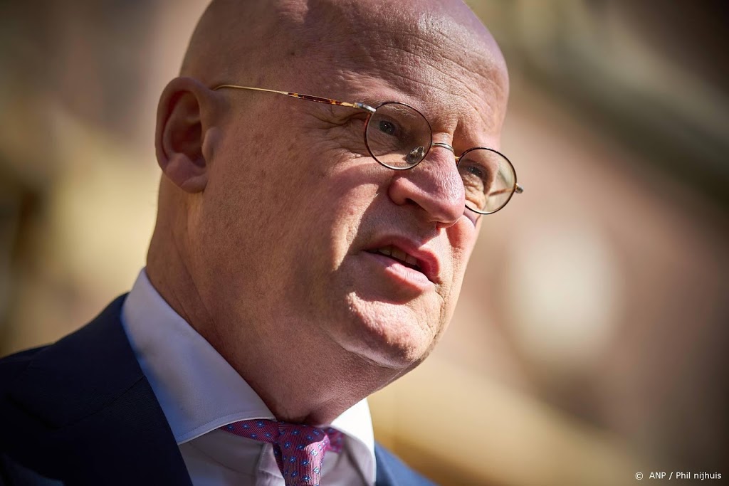 Grapperhaus: toch te weinig onderzoek naar eenheid politie