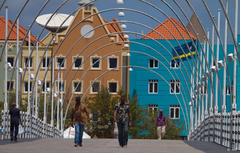 Antilliaanse oud-premiers bezorgd over relatie met Nederland
