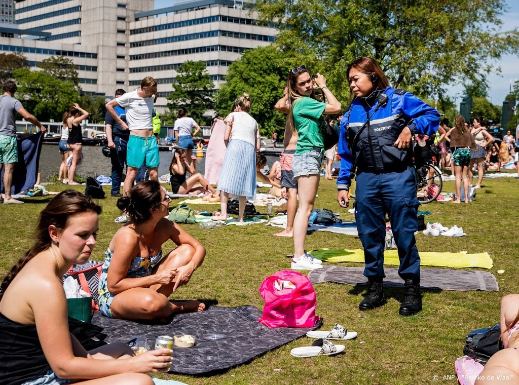 Politie deelt minder coronaboetes uit