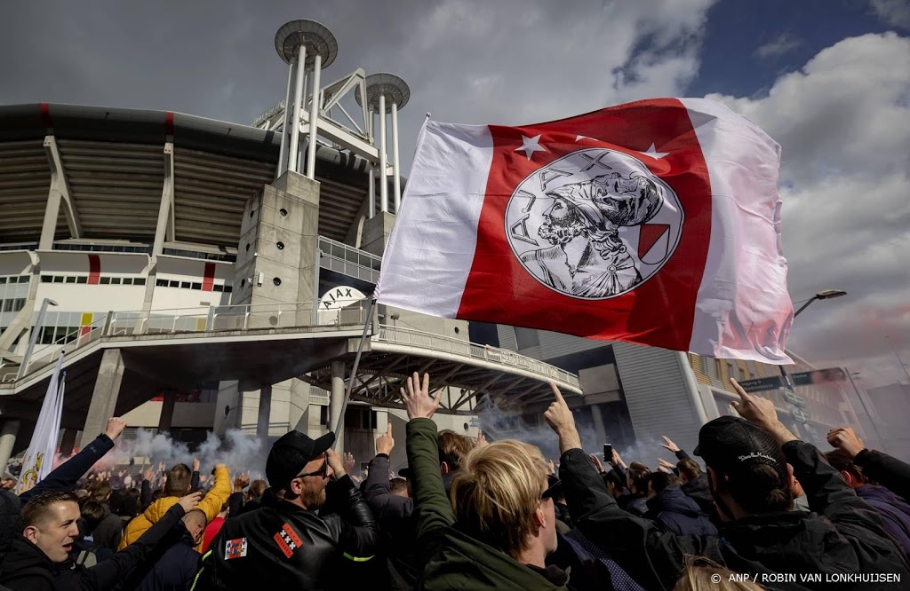 GGD linkt 16 coronabesmettingen aan kampioensfeest Ajax