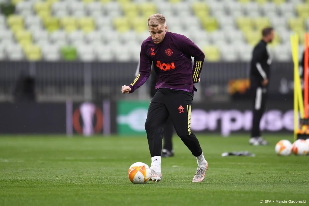 Van de Beek met Maguire op de bank bij ManUnited