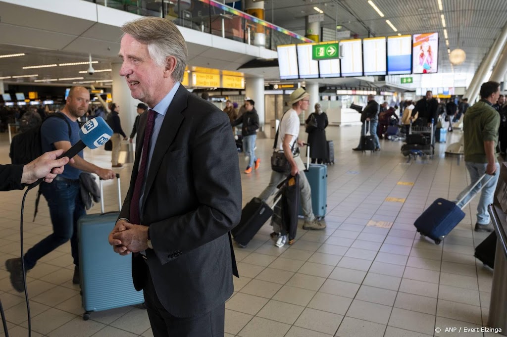 Schiphol-topman Benschop: ik denk niet aan opstappen