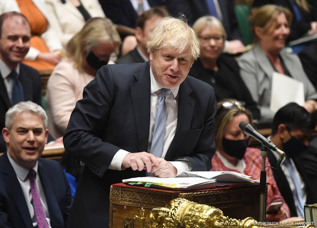 Boris Johnson brengt hulde aan koningin Elizabeth 'de Grote'