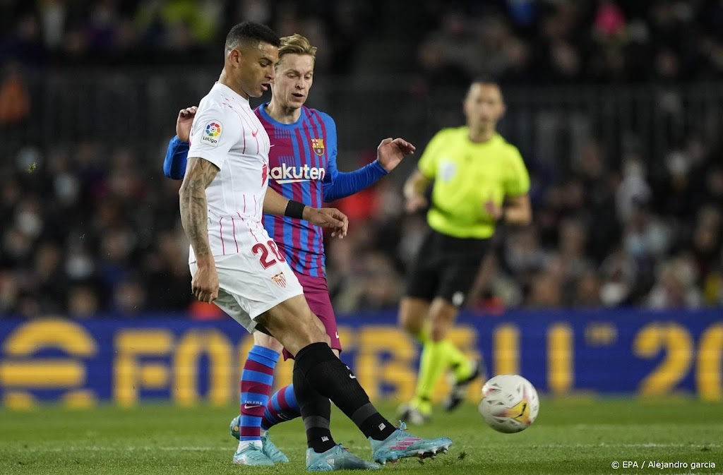 Aston Villa neemt verdediger Carlos over van Sevilla