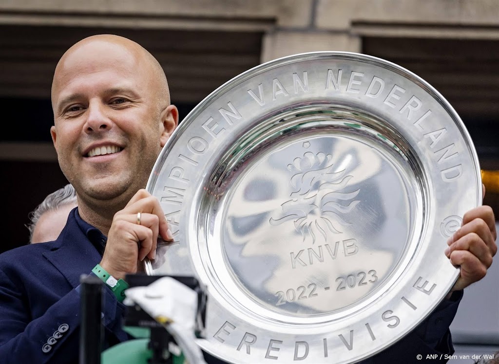 Trainer Slot verlengt tot medio 2026 bij Feyenoord