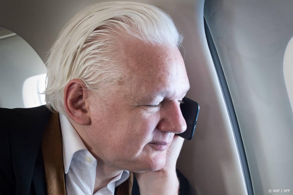 Julian Assange als vrij man aangekomen in Australië
