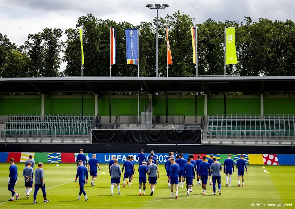 Wisselspelers Oranje winnen met 6-1 van Duitse amateurclub