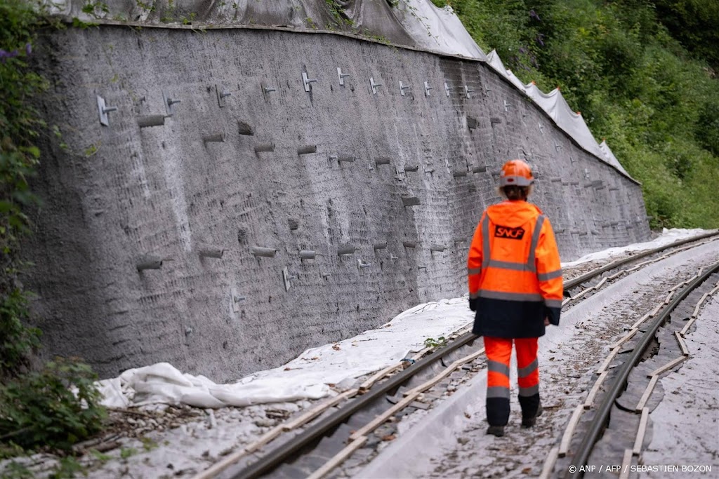 Franse treinverkeer ontregeld door brandstichtingen langs spoor