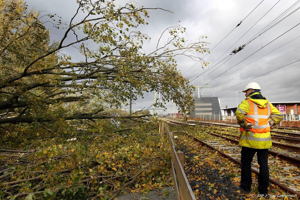 ProRail: storingsploegen paraat voor calamiteiten door storm